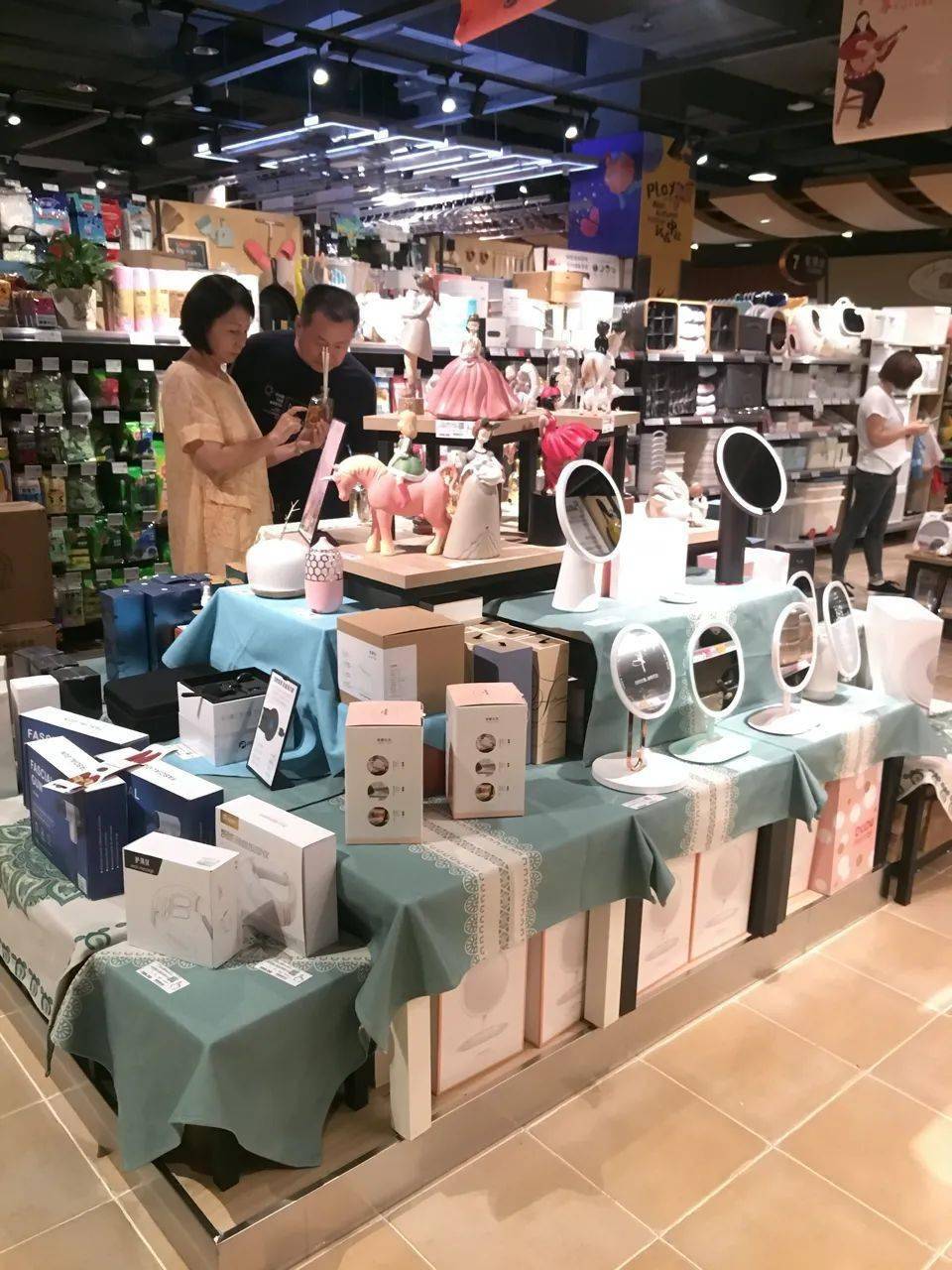 匠心獨運，美學呈現——胖東來九月化妝品陳列藝術賞析
